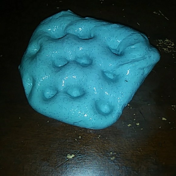 Blue raspberry slime - Picture 2 of 4